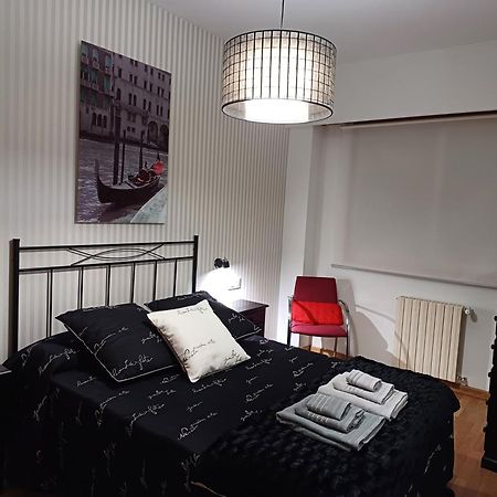 Appartamento Maria Belkis Ourense Esterno foto
